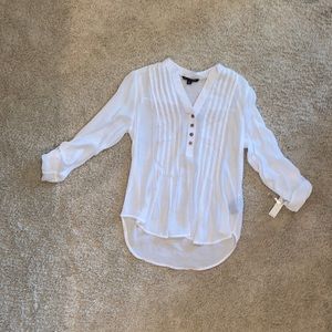NWT zac and Rachel white linen top with four buttons, size small